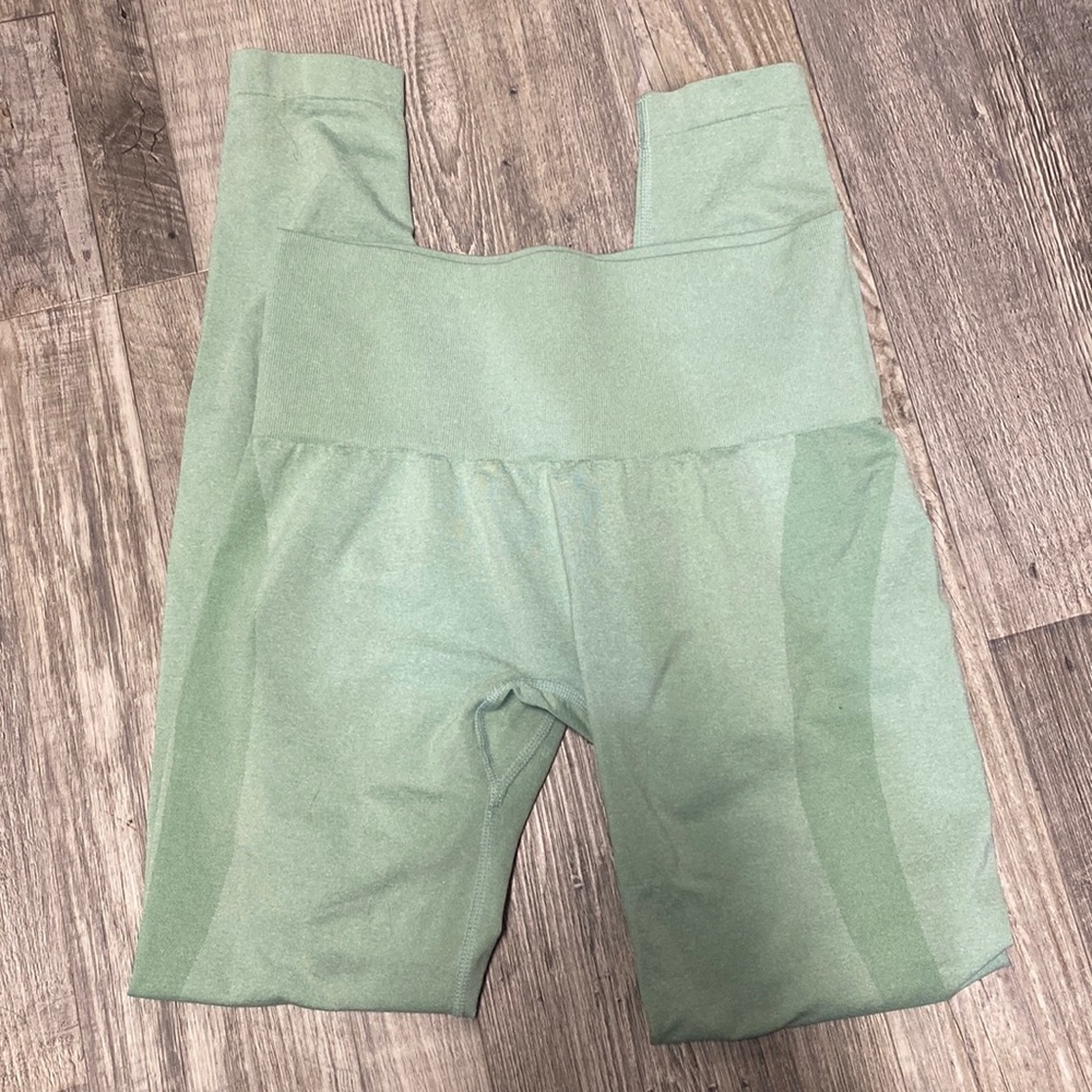 NVGTN Contour leggings- size small.